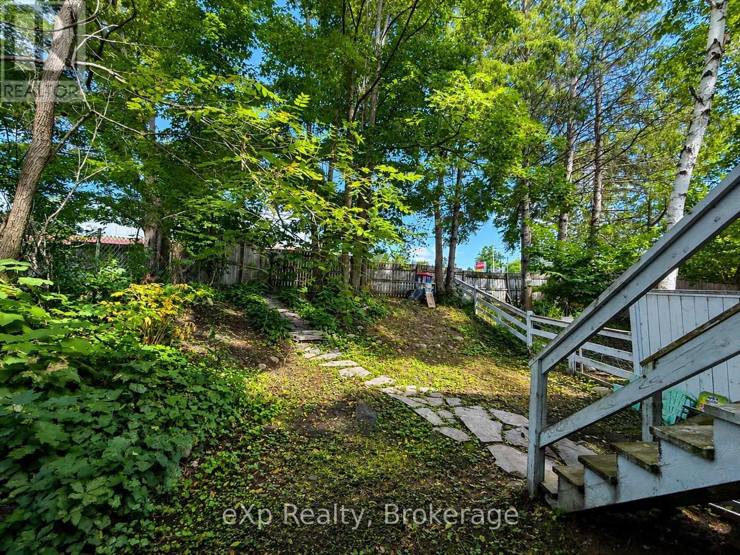 560 JOHN STREET S - Image 5