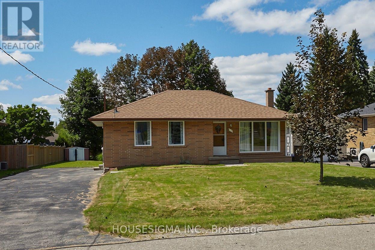 212 HALLETT AVENUE - 3