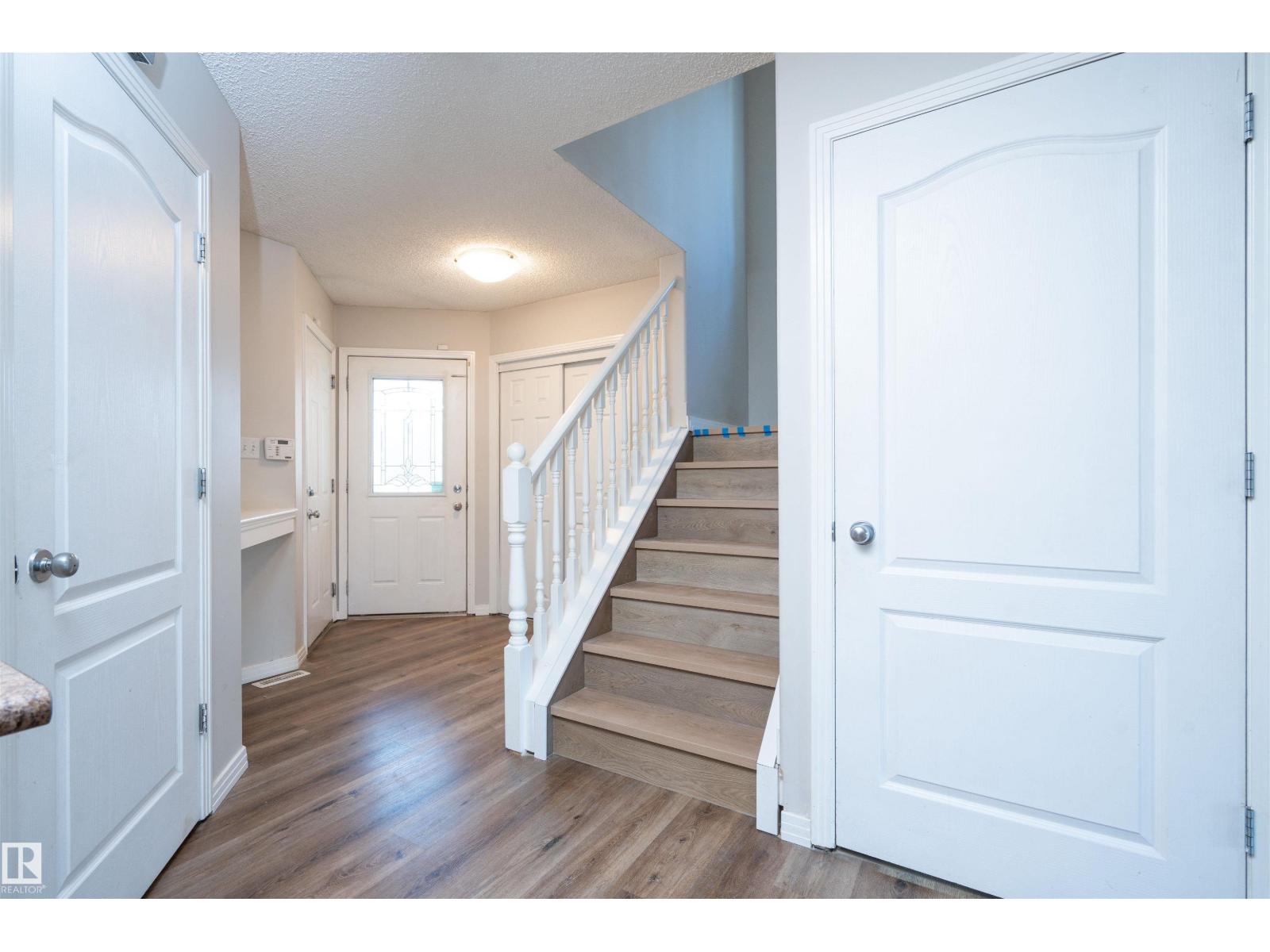 1009 Macewan Cl SW photo 5 — MLS® E4504608