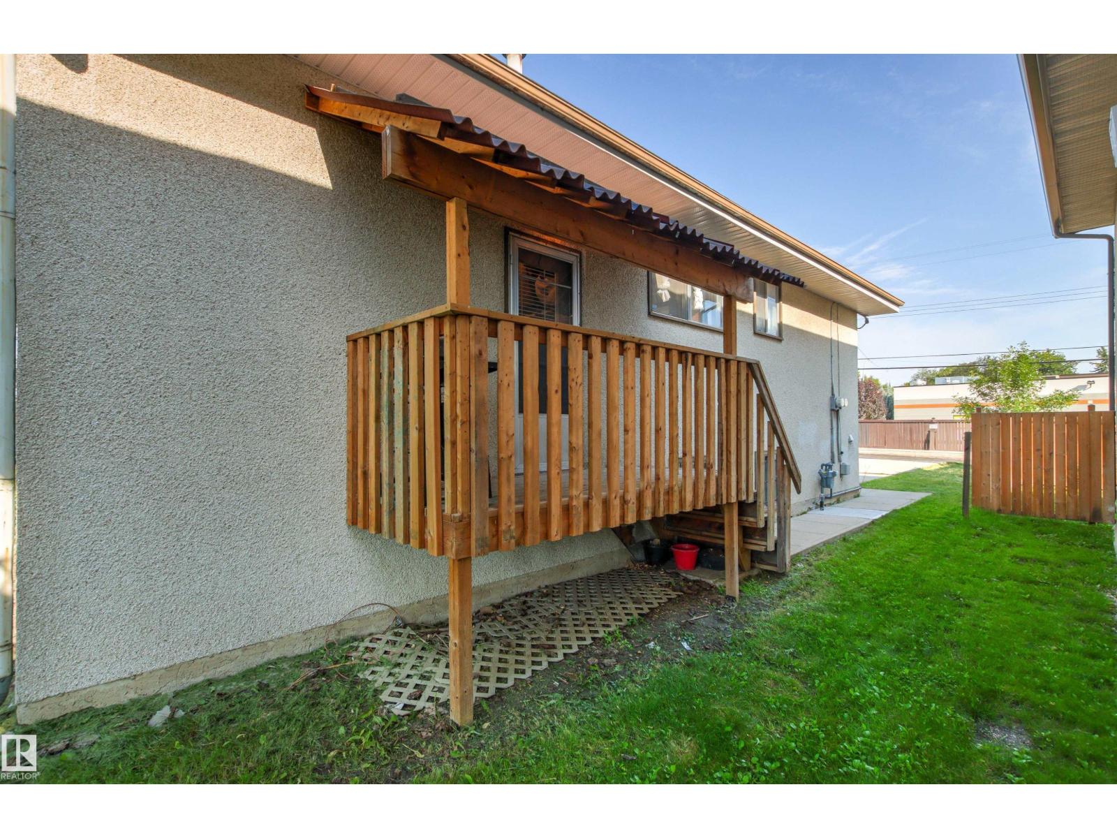 11703 38 ST NW - 47