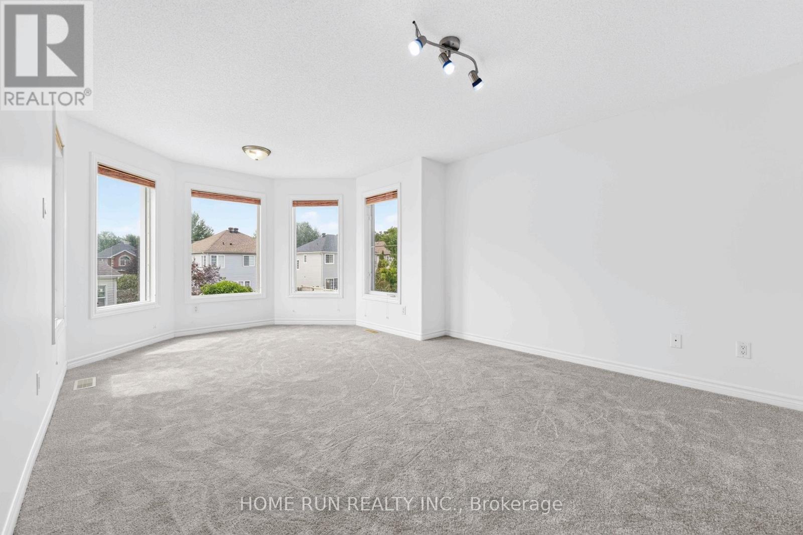 35 BLACKSHIRE CIRCLE - Image 33