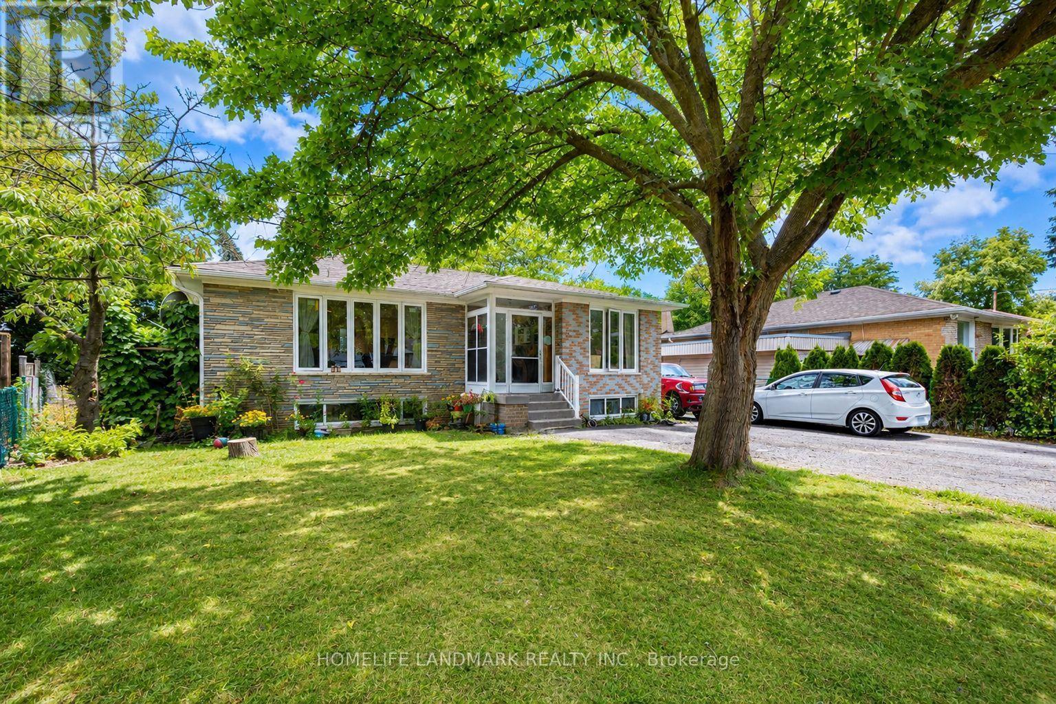 34 GENTRY CRESCENT - 1