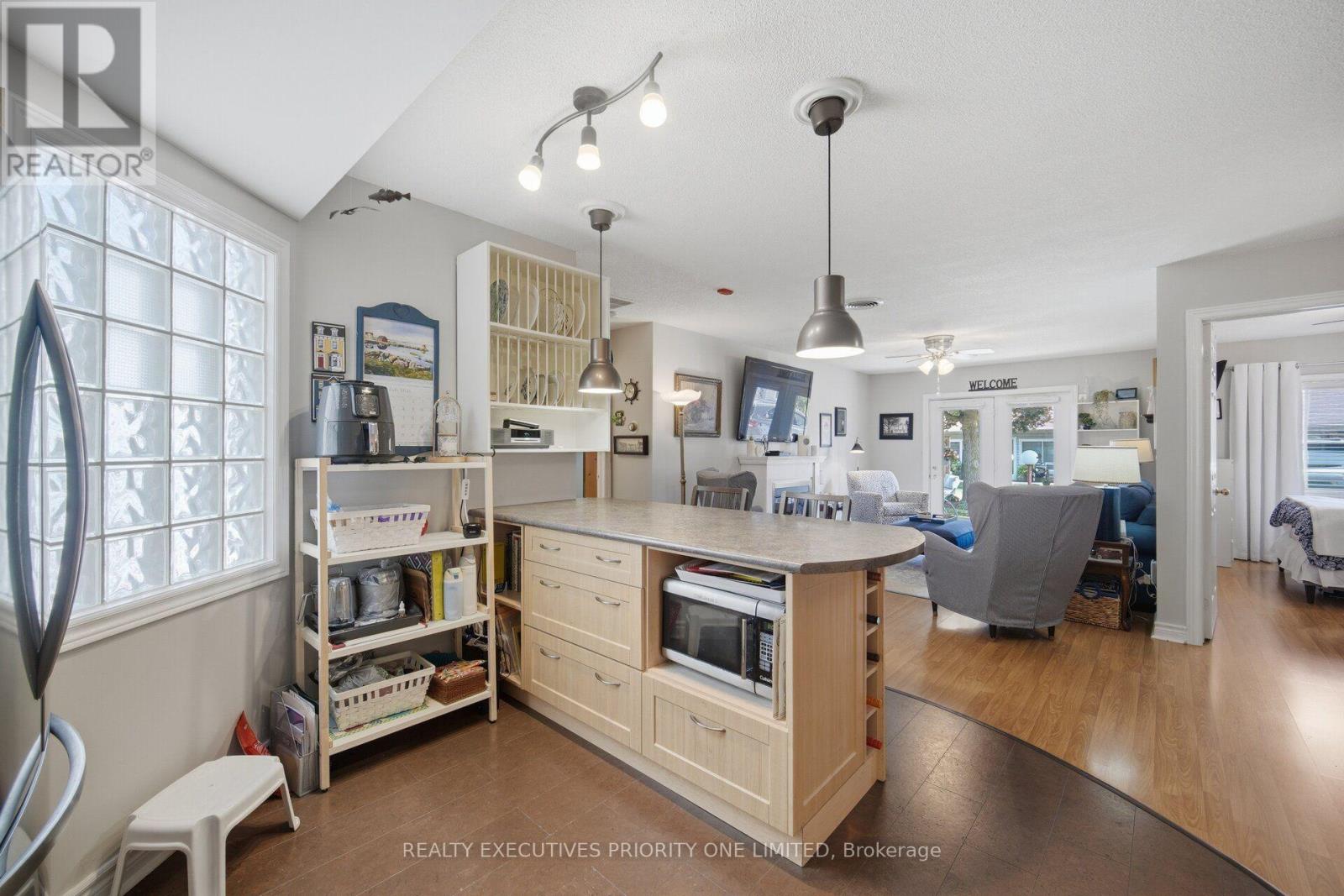 #2 77 MILL STREET E - 12