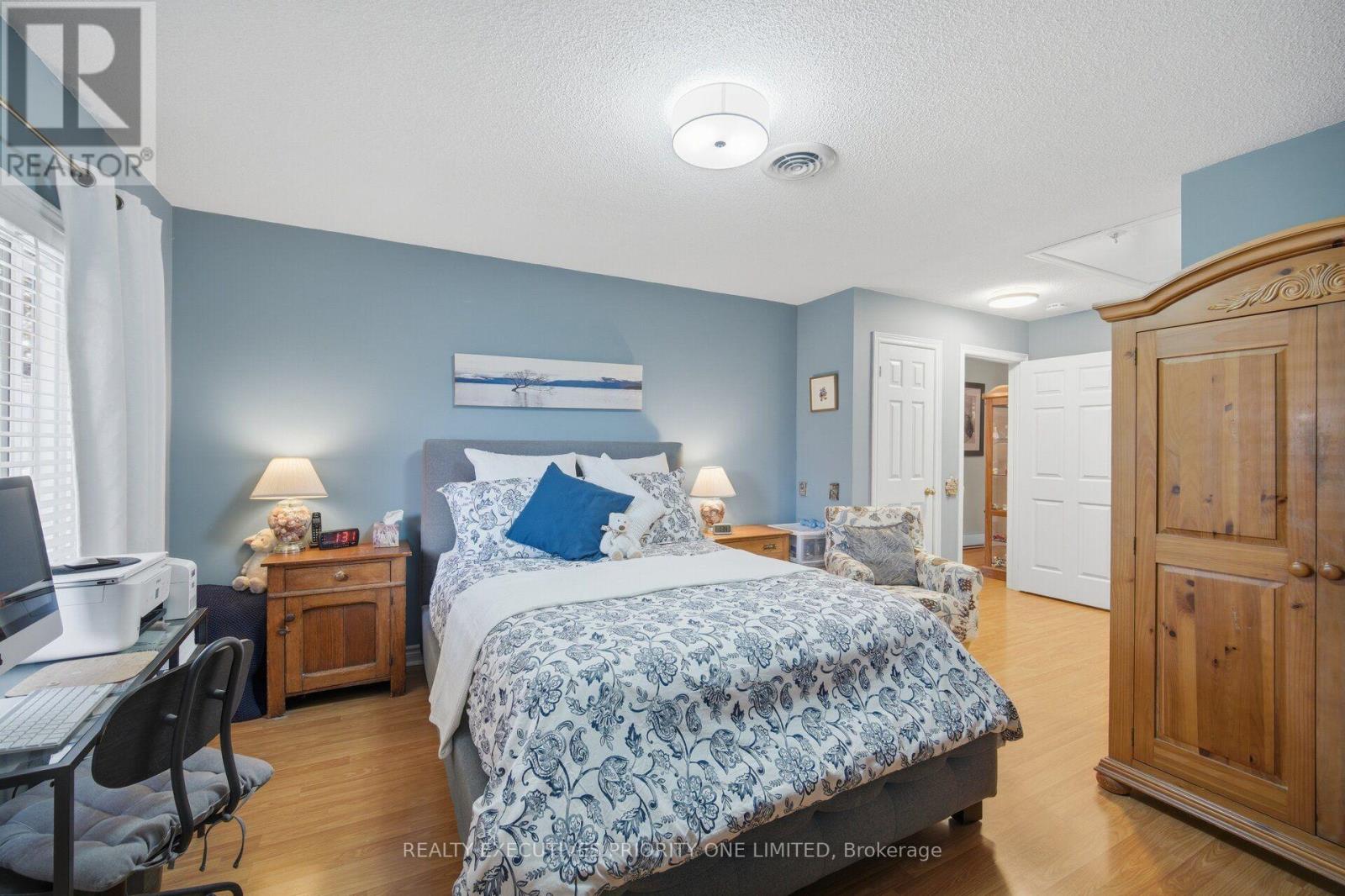 #2 77 MILL STREET E - 21
