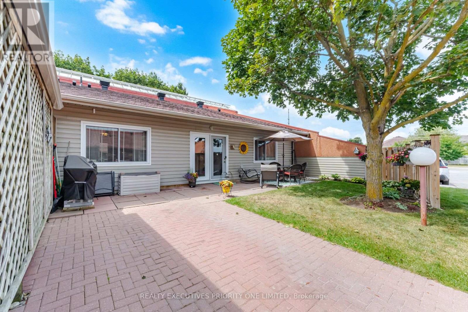 #2 77 MILL STREET E - 32