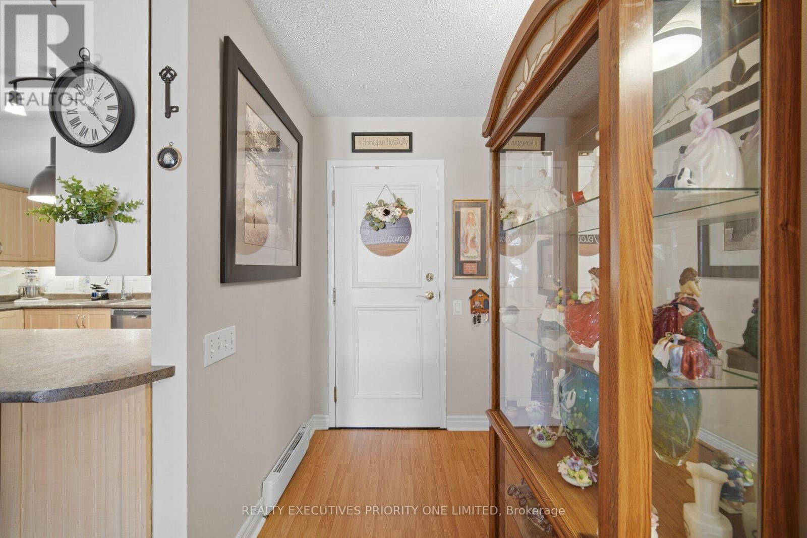#2 77 MILL STREET E - 8