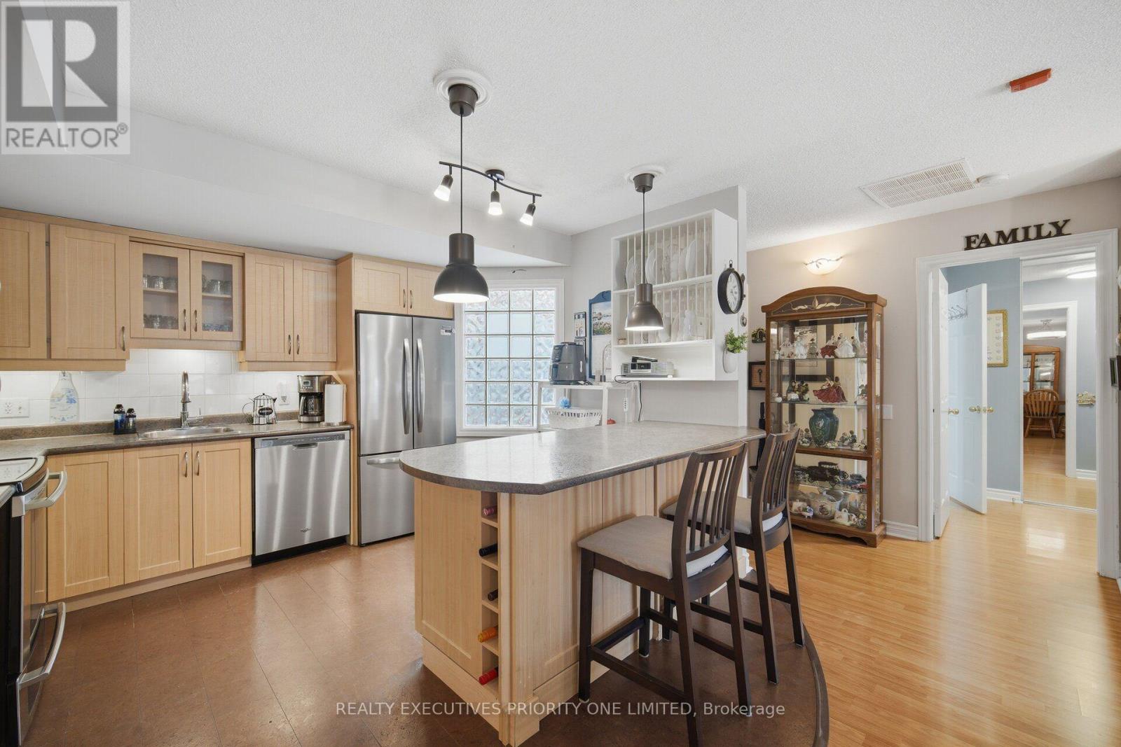 #2 77 MILL STREET E - 9