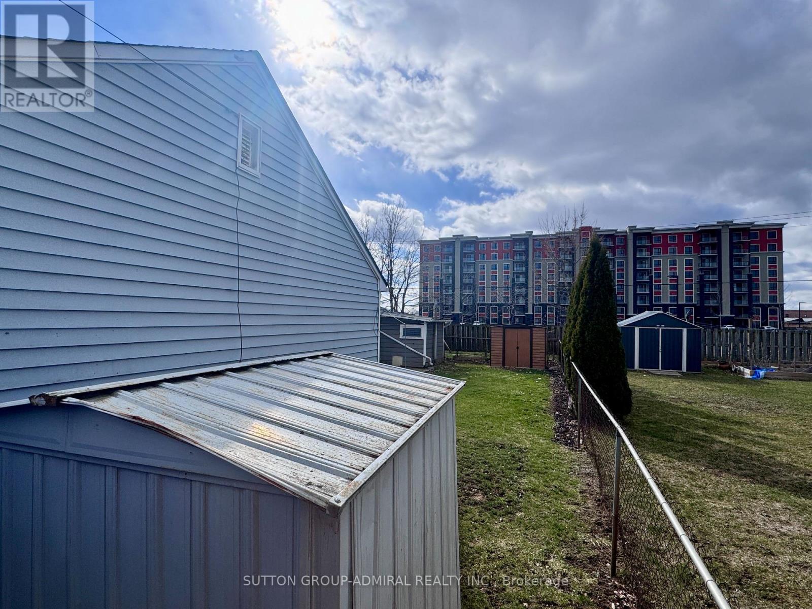 305 CROWLAND AVENUE - Image 17
