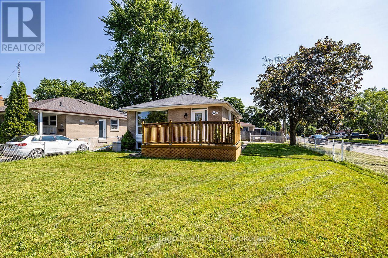 42 THORNCROFT CRESCENT - 1