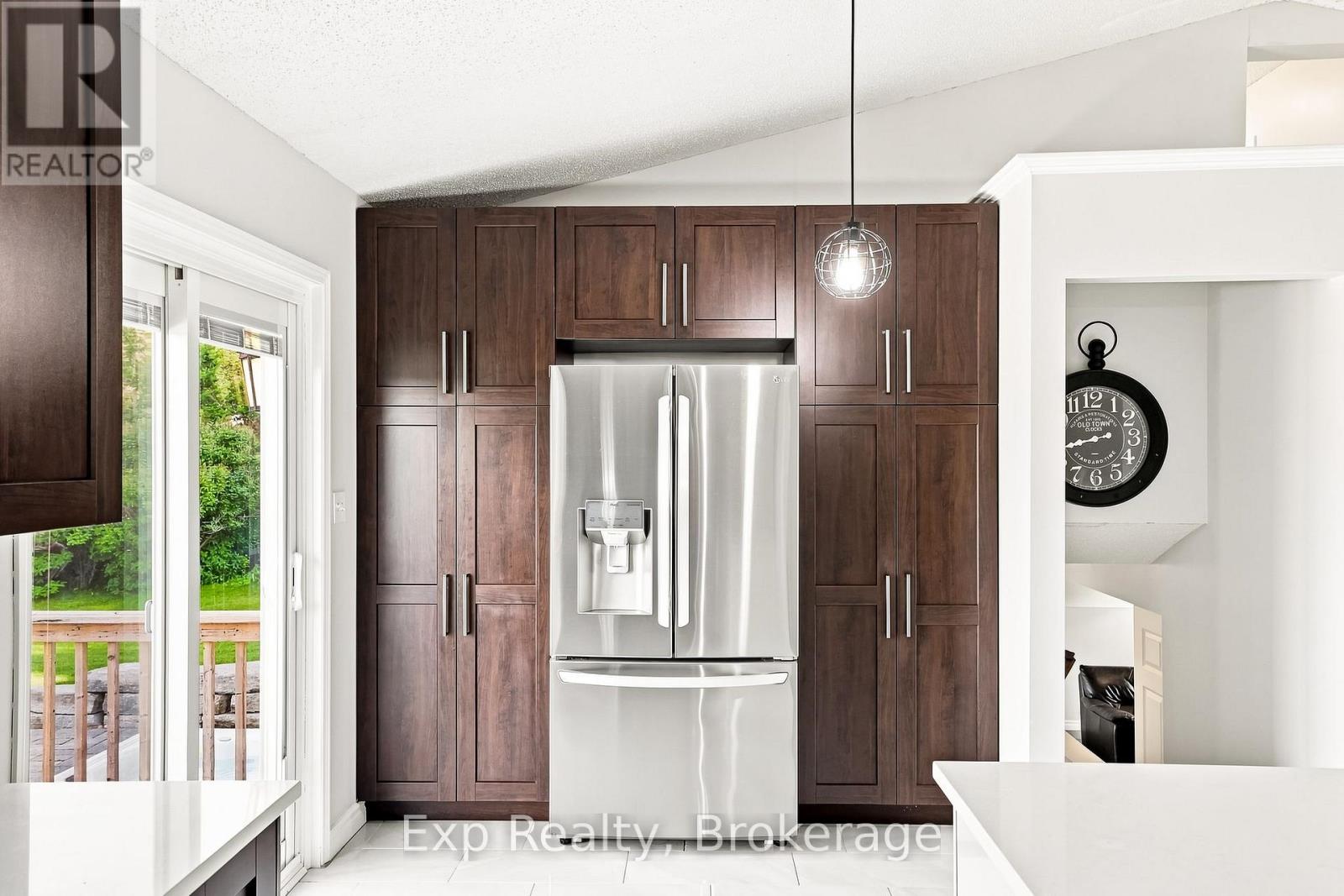 5 ROYAL ESTATES DRIVE - 16