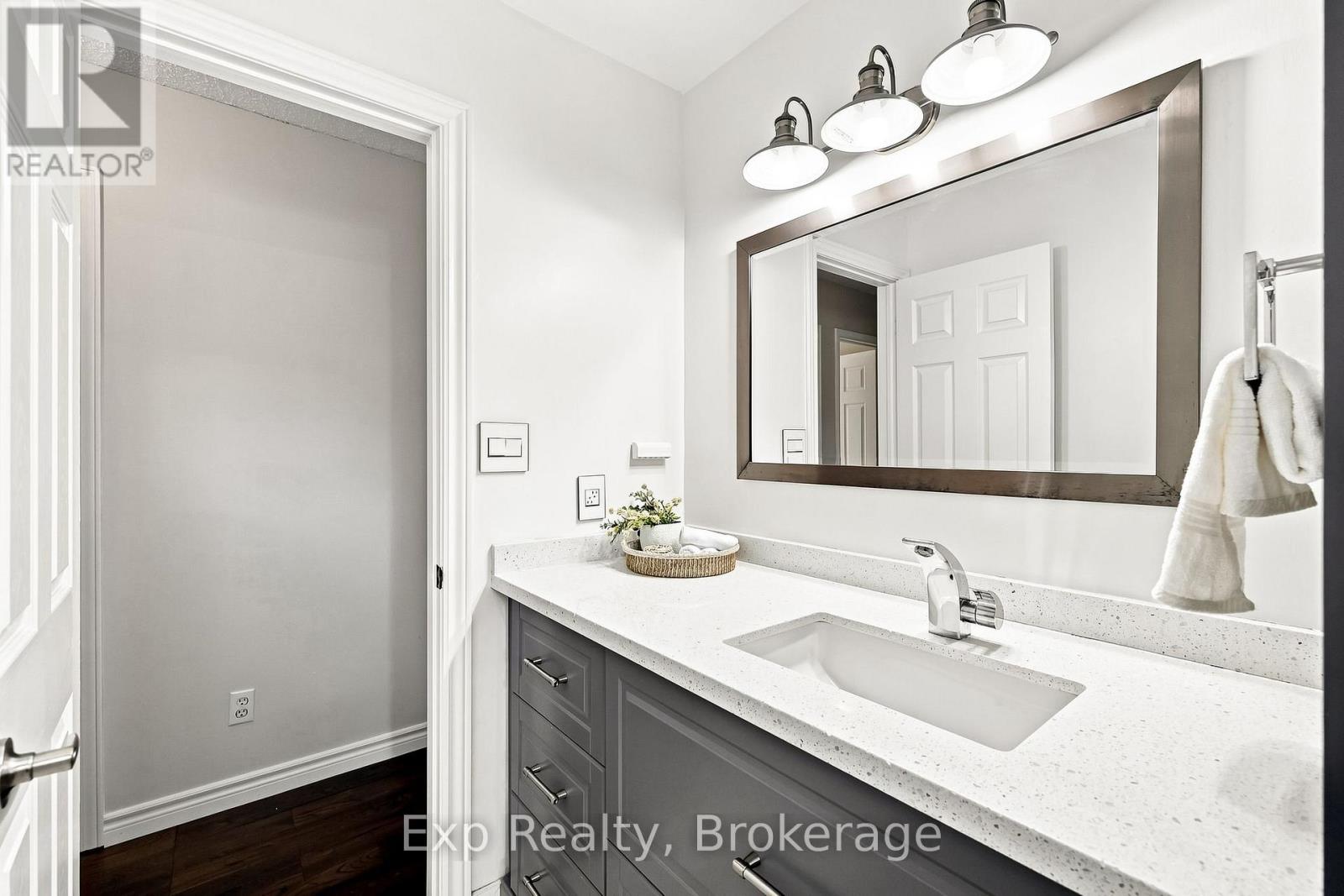 5 ROYAL ESTATES DRIVE - 20