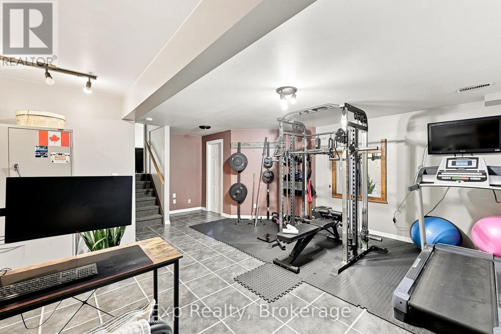 5 ROYAL ESTATES DRIVE - 33