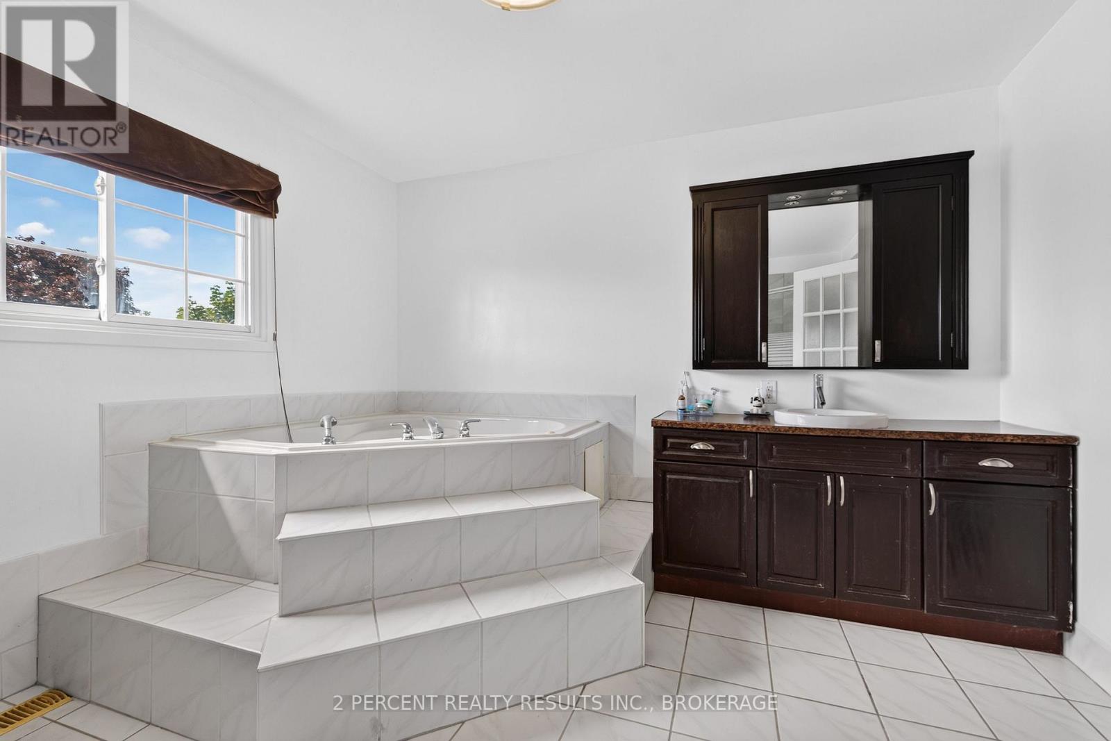 1046 PINEWOOD PLACE - Image 18