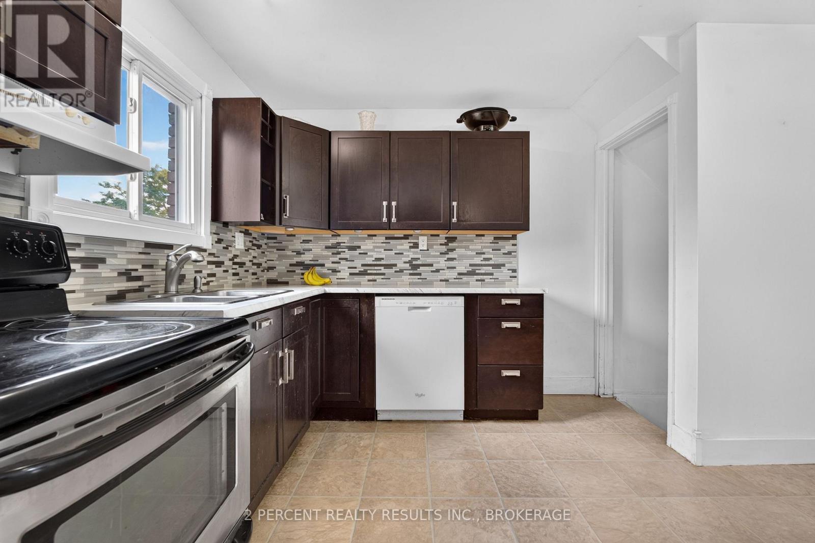 1046 PINEWOOD PLACE - Image 9
