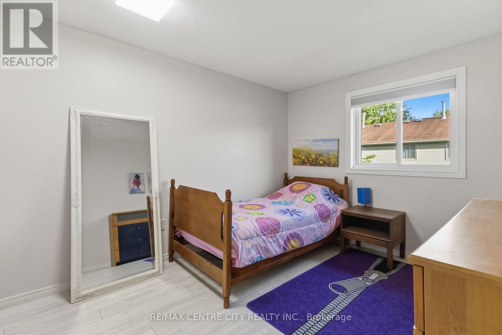 #61 511 ADMIRAL DRIVE - Image 17