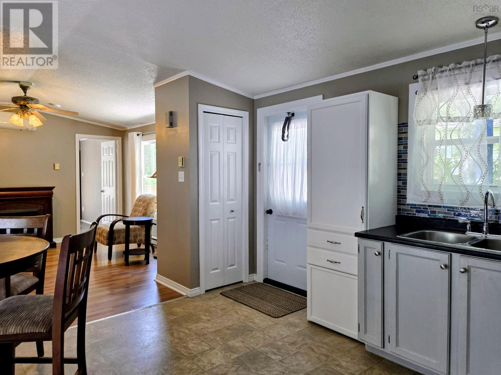 27 Spring Crescent - 30