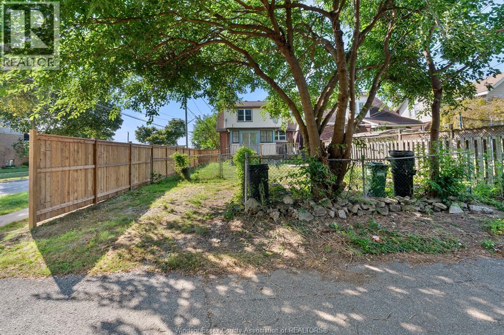 1890 ONEIDA COURT - 24