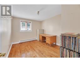 26 Lloyd Crescent thumbnail 13