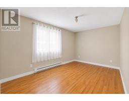 26 Lloyd Crescent thumbnail 14