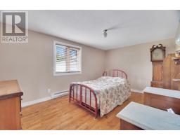 26 Lloyd Crescent thumbnail 15