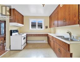 26 Lloyd Crescent thumbnail 7