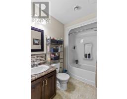 9 Mayfair Avenue thumbnail 14