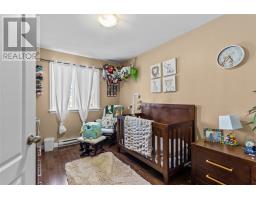 9 Mayfair Avenue thumbnail 16