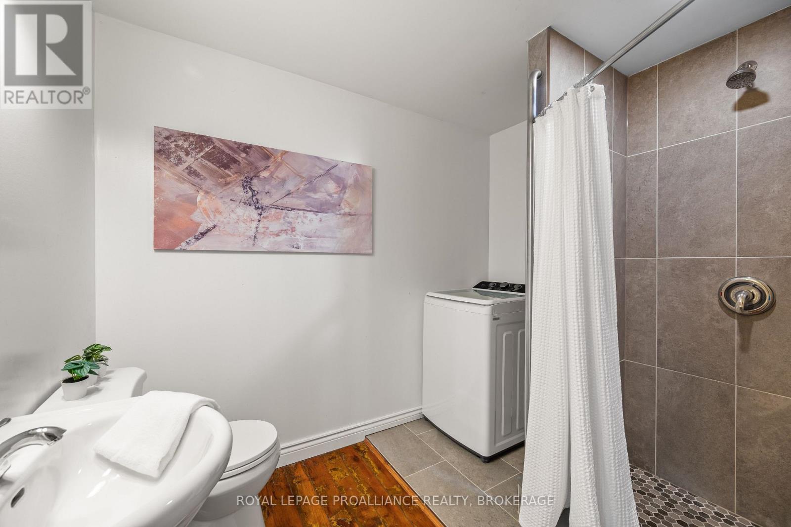 277 BROCK STREET - 27