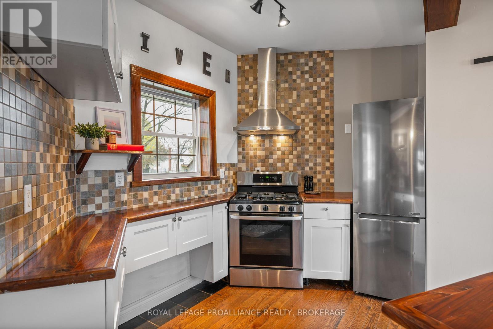 277 BROCK STREET - 31