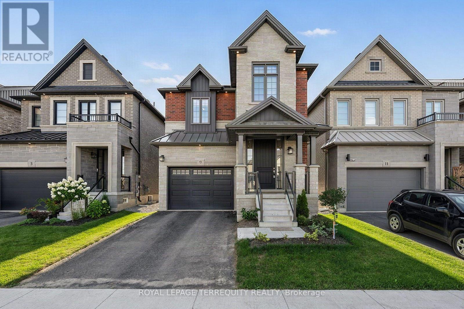 9 KIERNAN CRESCENT N - 1