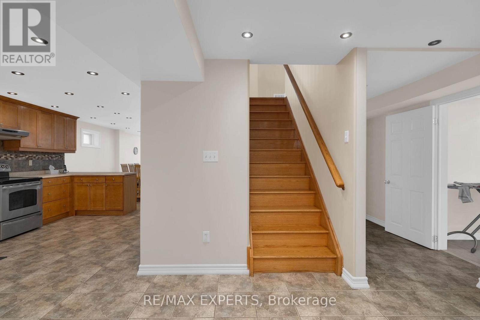 8 EVANS RIDGE - Image 30