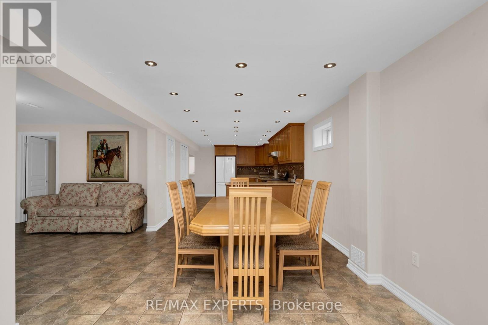 8 EVANS RIDGE - 35