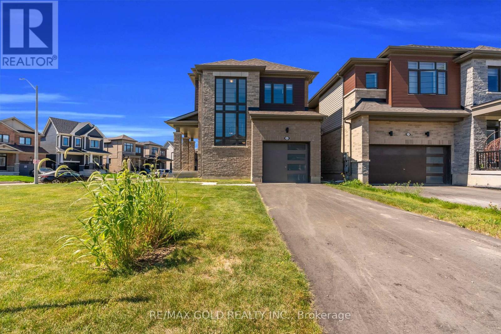 25 HERITAGE WAY - 2