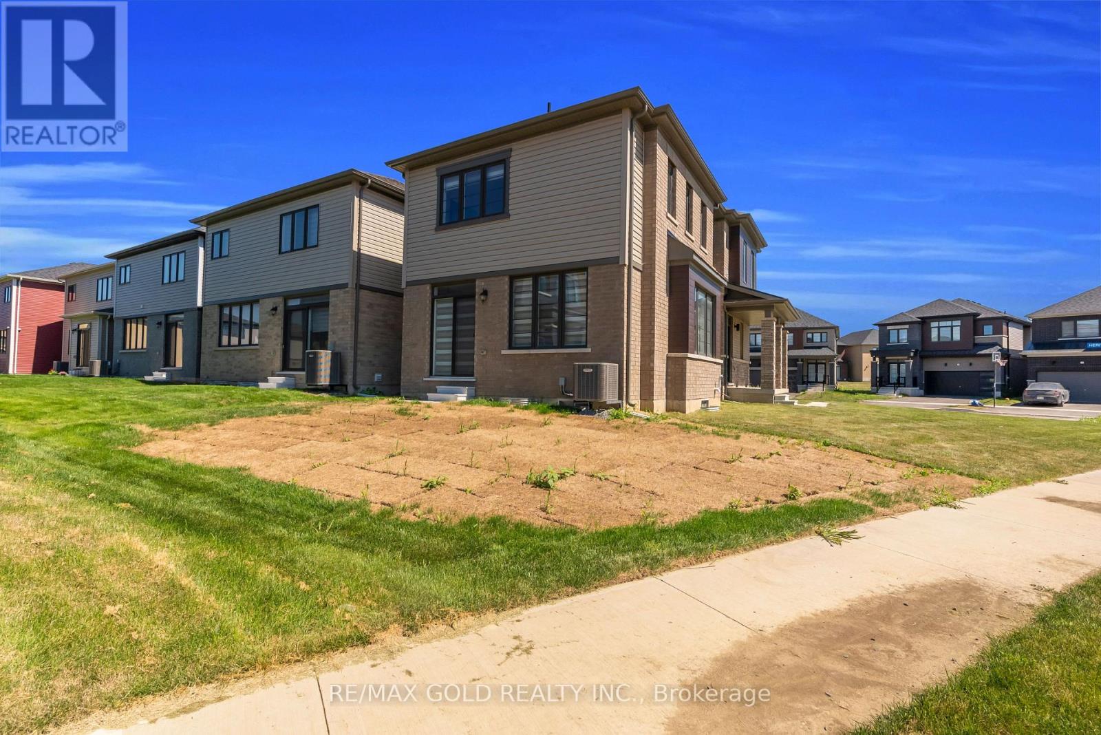 25 HERITAGE WAY - 38