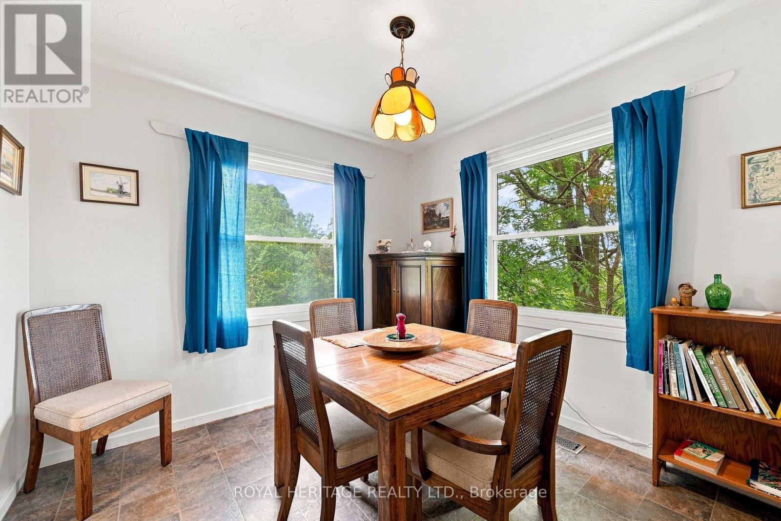 19A PARK STREET E - 22