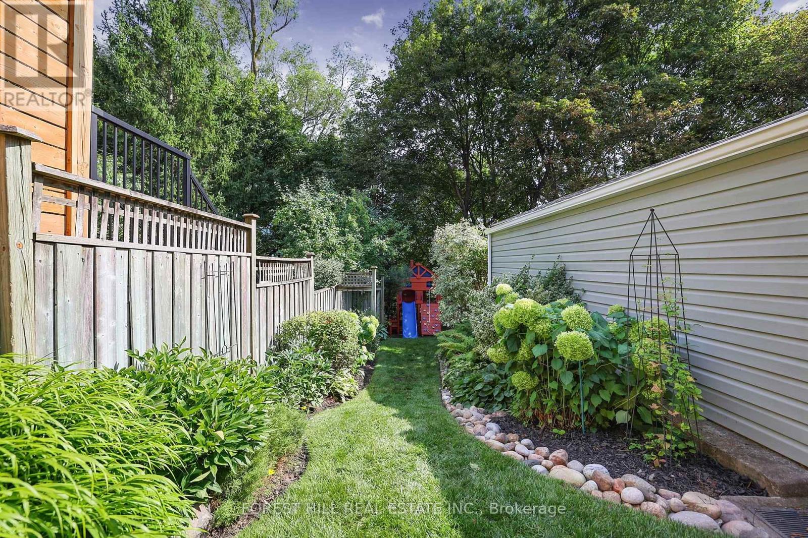 87 THURSFIELD CRESCENT - Image 32