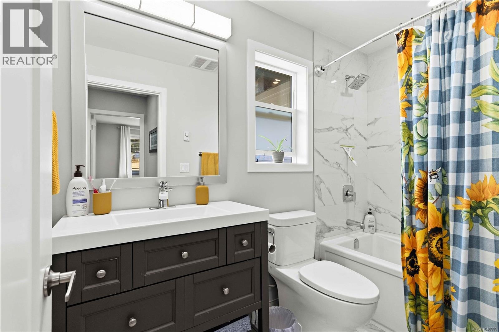 7081 East Saanich Rd - Image 35