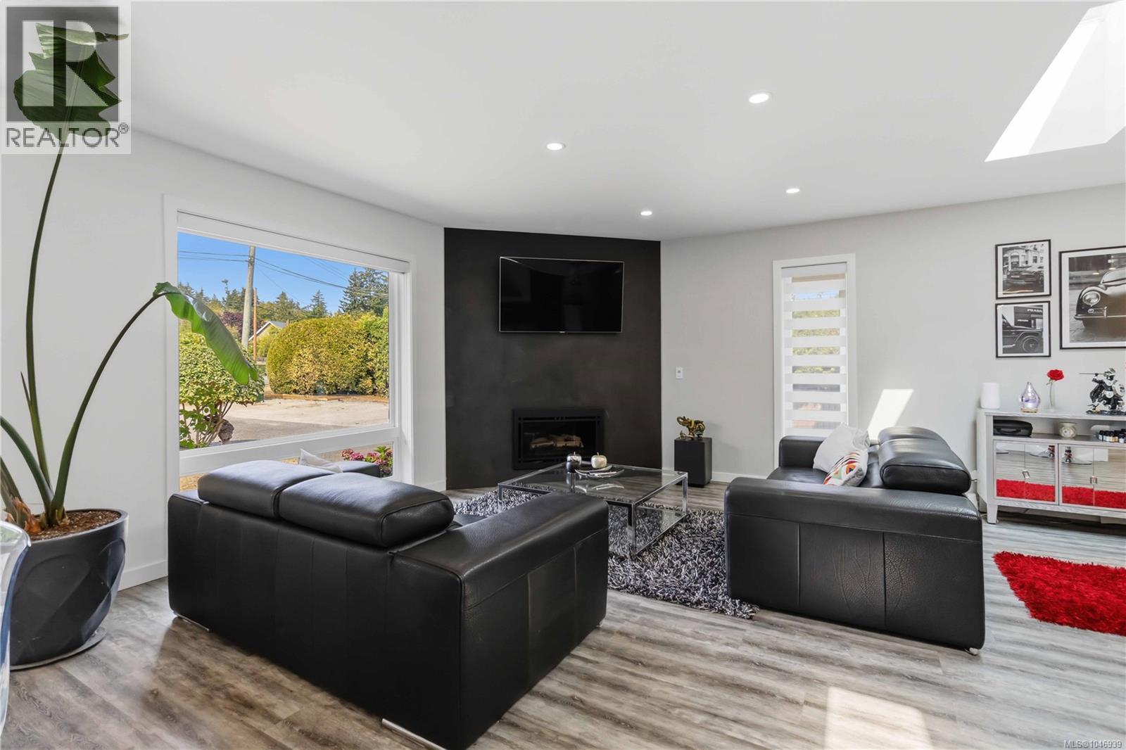 7081 East Saanich Rd - 5