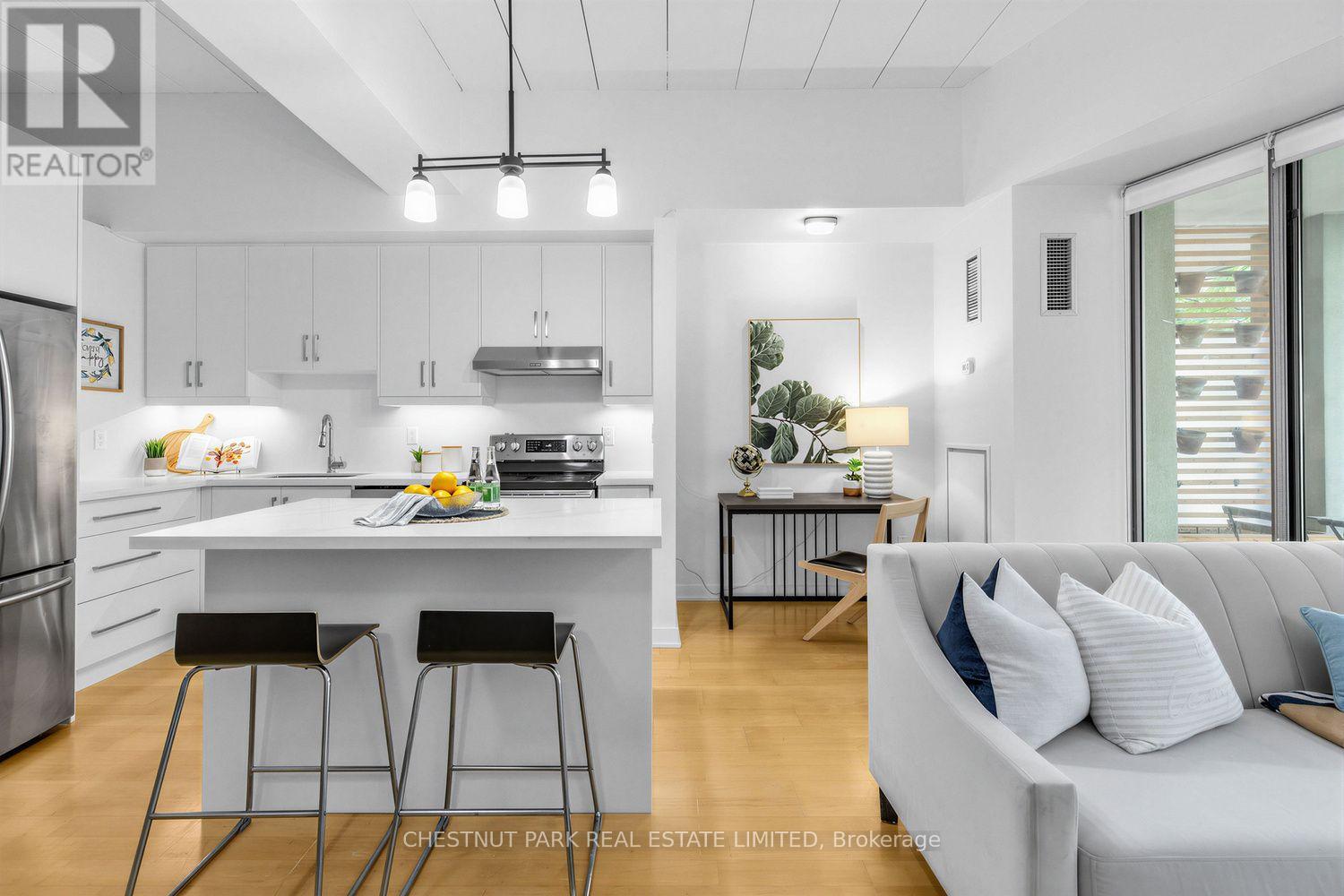 #409 160 BALDWIN STREET - 21