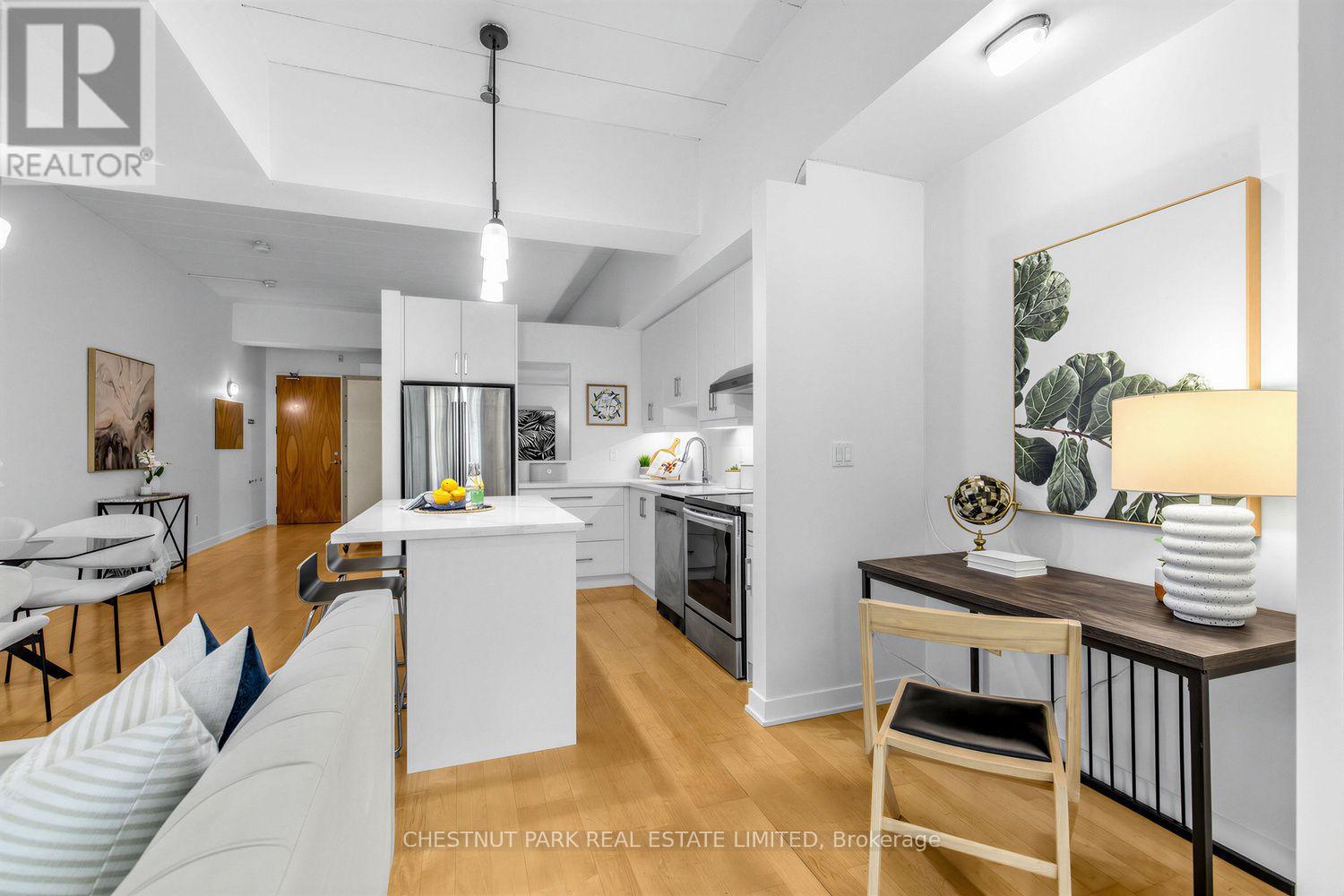 #409 160 BALDWIN STREET - 22