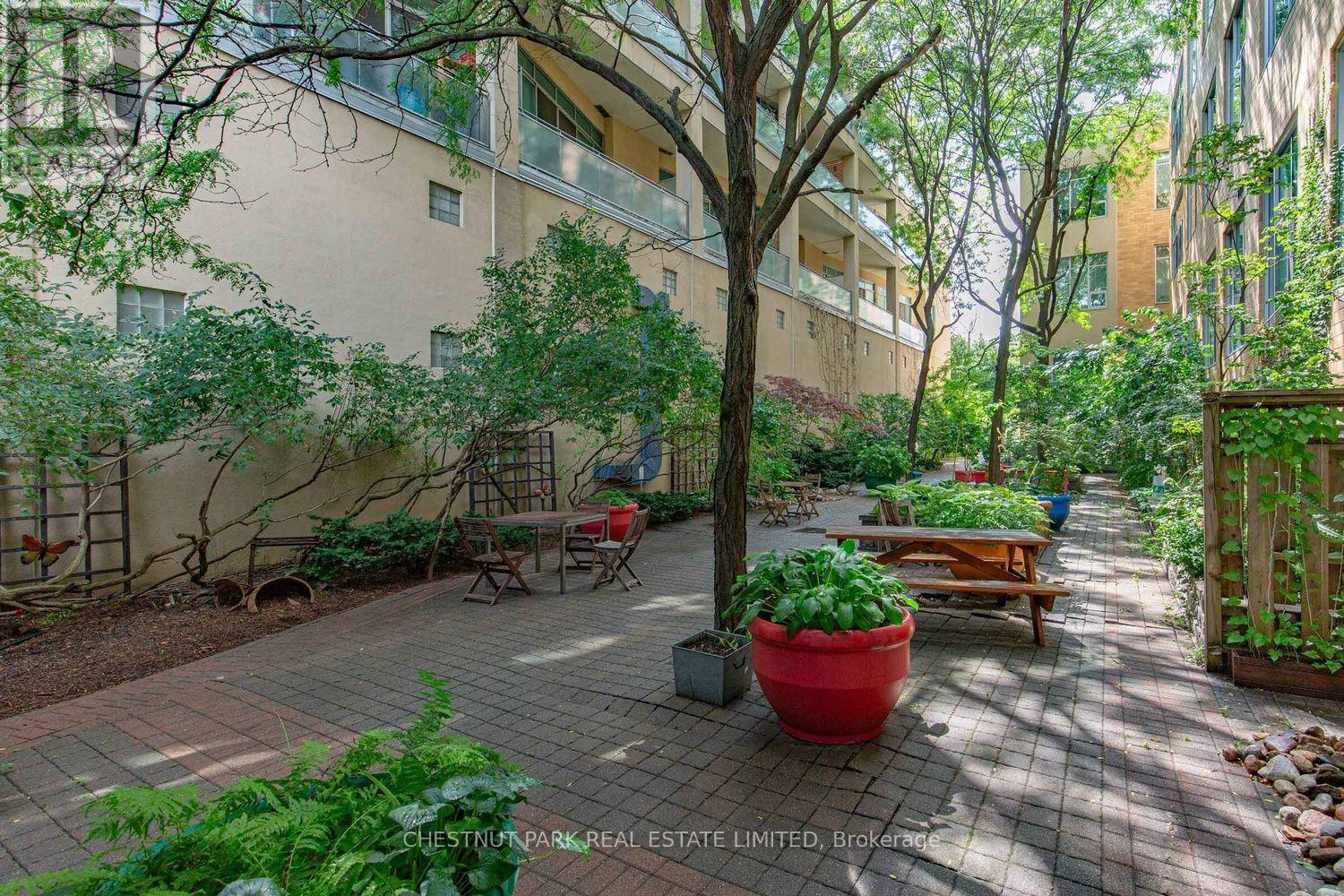 #409 160 BALDWIN STREET - 24