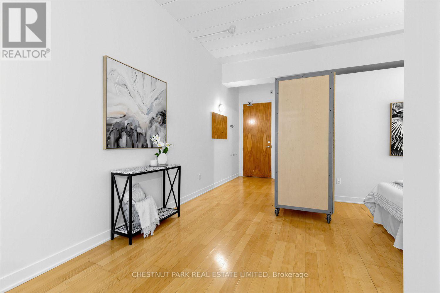 #409 160 BALDWIN STREET - 5