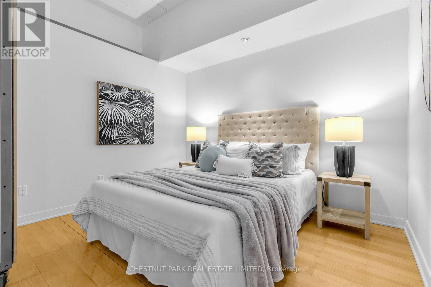 #409 160 BALDWIN STREET - 9