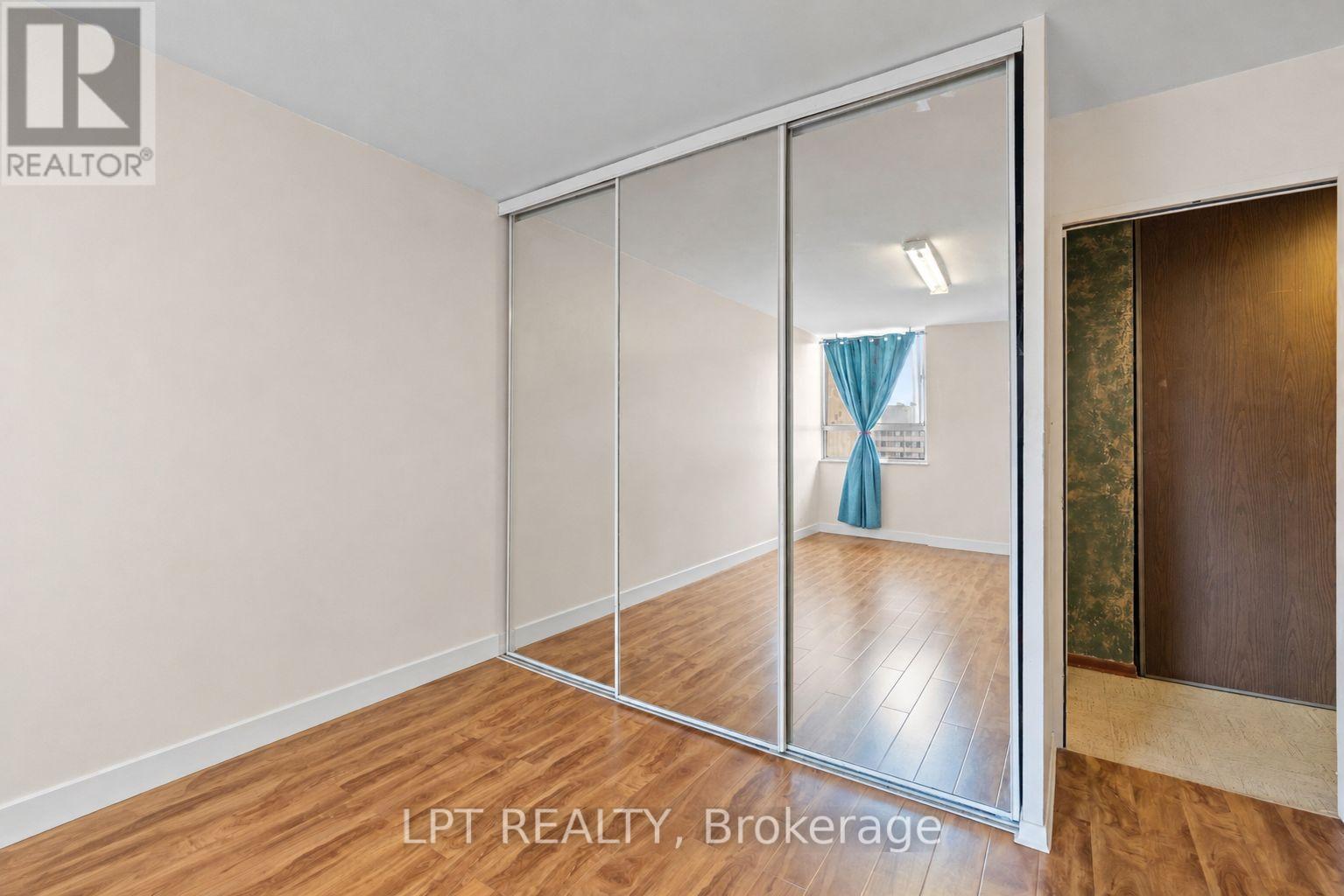 #2811 5 MASSEY SQUARE - 22