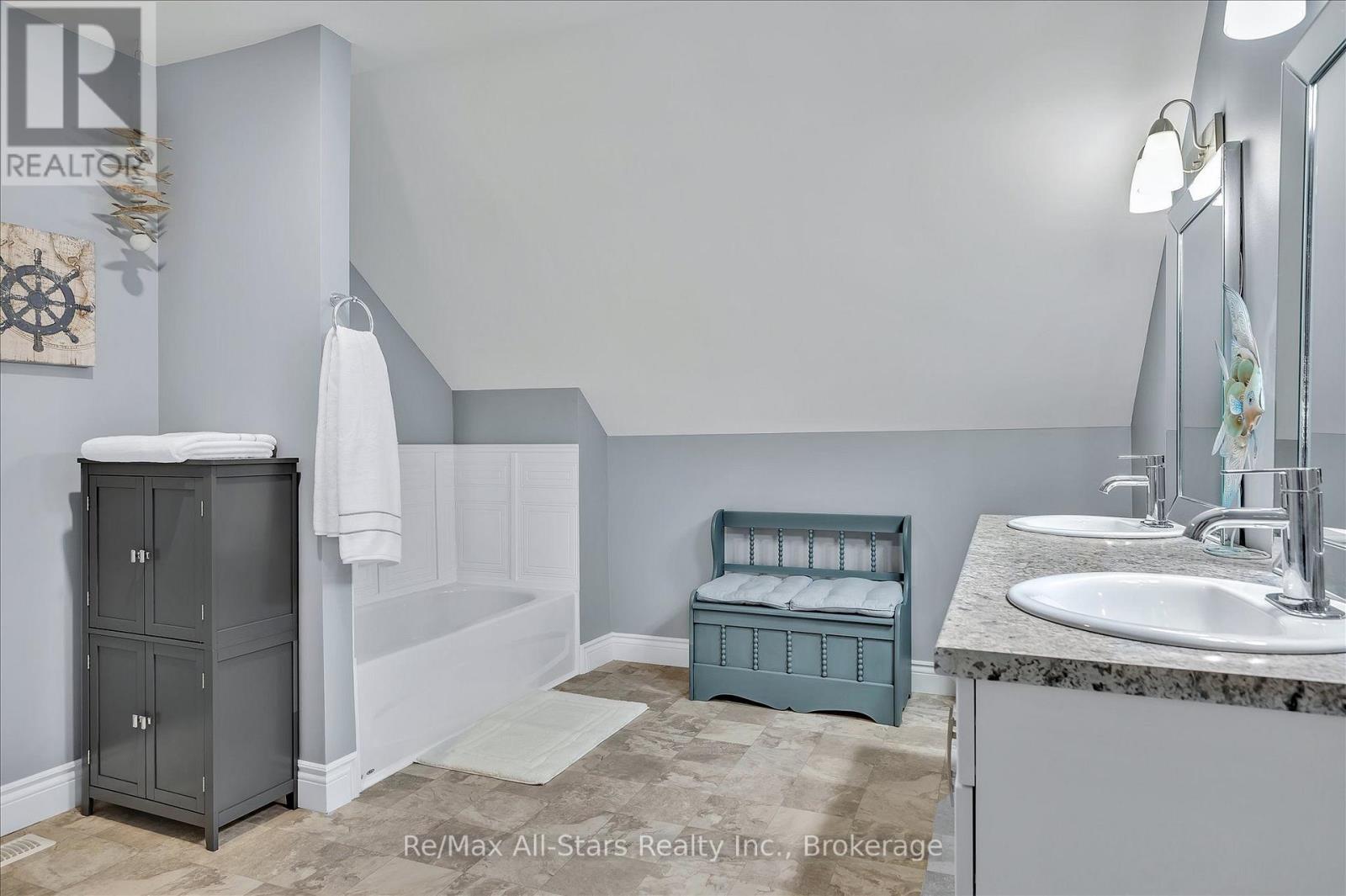 299 BARRY ROAD - Image 33