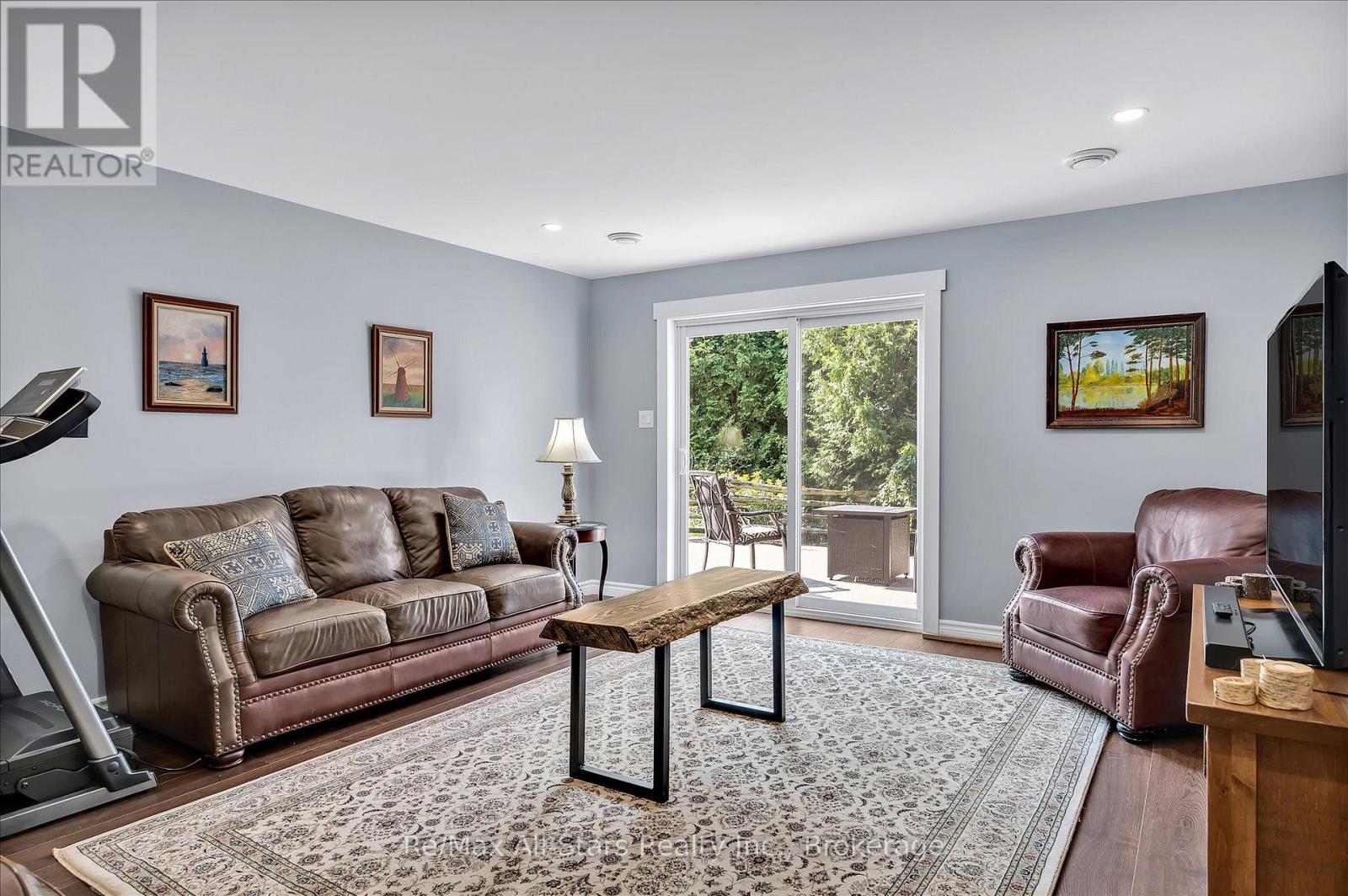 299 BARRY ROAD - Image 41