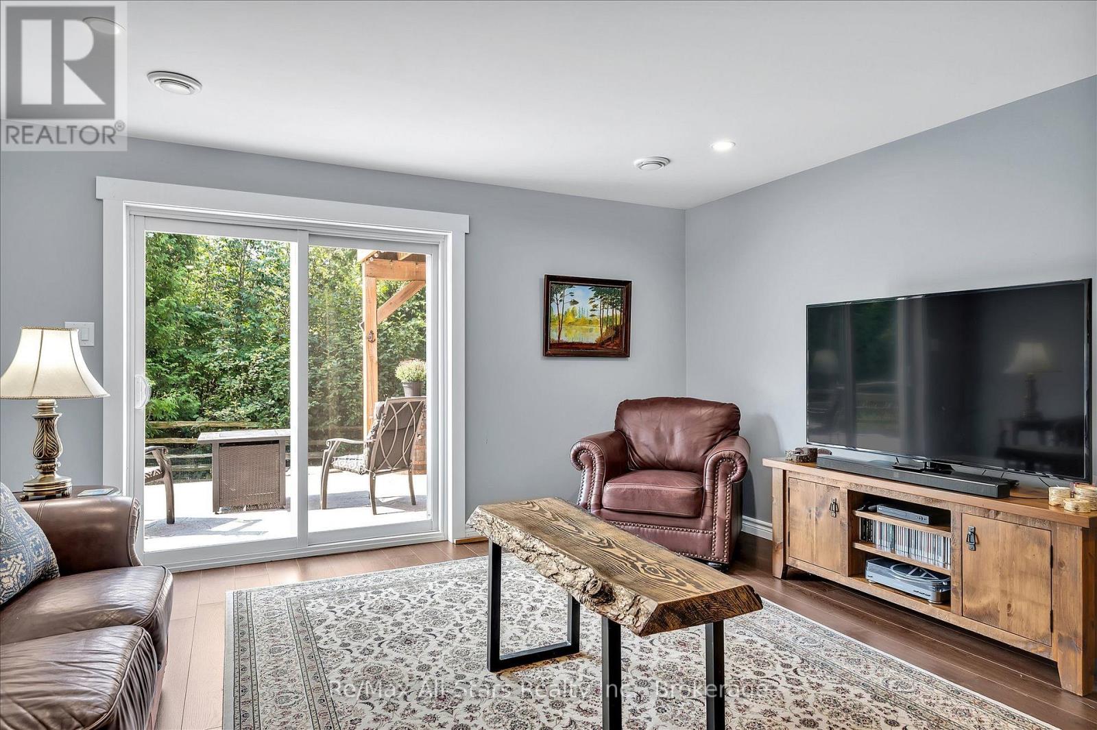 299 BARRY ROAD - 42