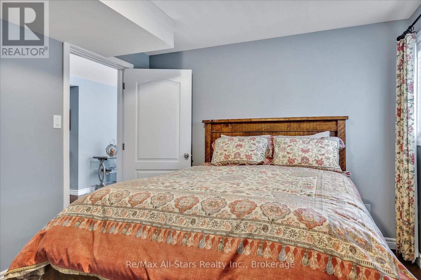 299 BARRY ROAD - 46