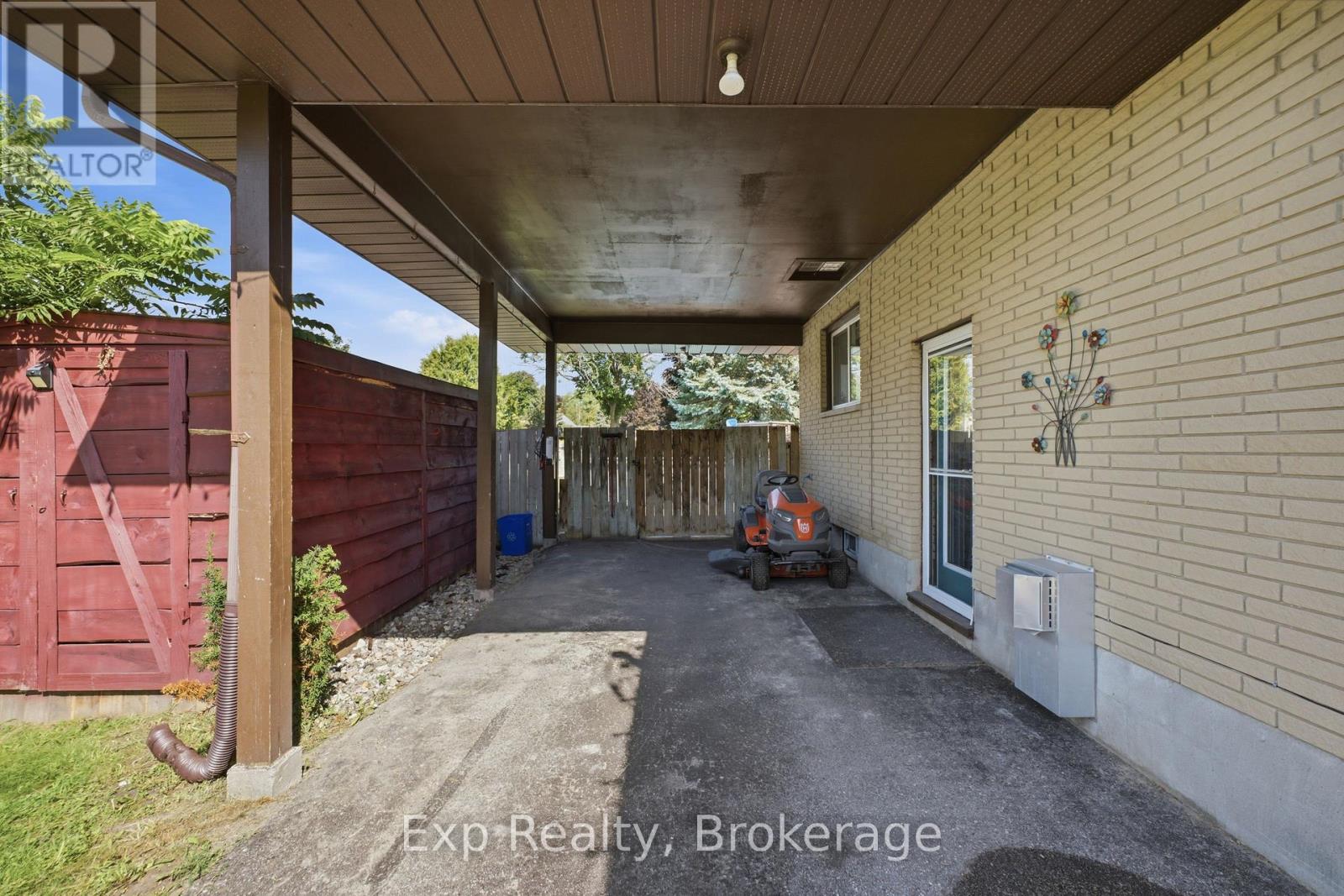18 RAILWAY STREET - Image 4