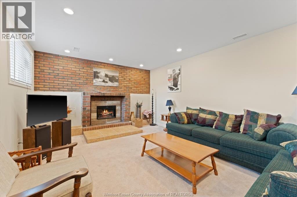 2402 St. Alphonse AVENUE - 19